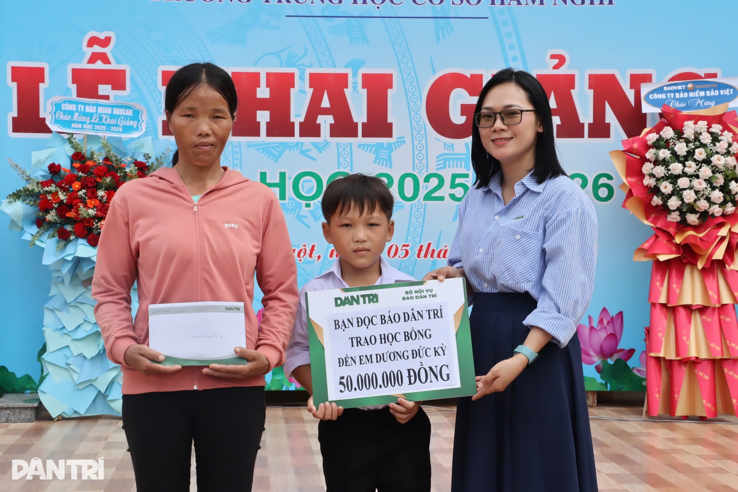 Báo Dân trí trao gần 900 thẻ BHYT đến học sinh tại miền Trung - Tây Nguyên - 15 Báo Dân trí trao gần 900 thẻ BHYT đến học sinh tại miền Trung - Tây Nguyên - 15