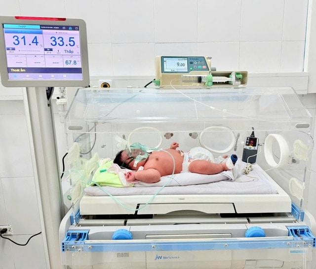 Người phụ nữ sinh con nặng 6,2kg - Ảnh 1.