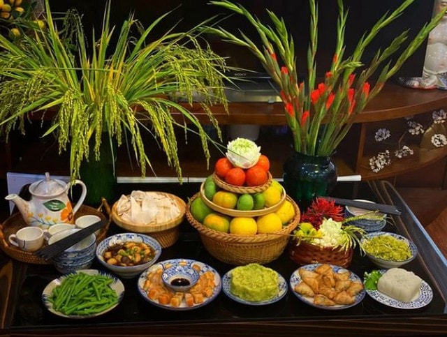 Văn khấn Rằm tháng 7 cúng thần linh, gia tiên, chúng sinh đầy đủ, chi tiết - Ảnh 1.