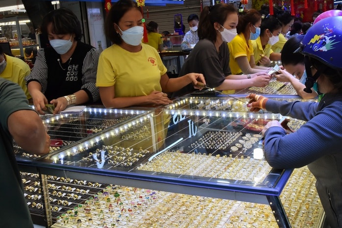 Giá vàng hôm nay 5-9: Bắt đầu sụt giảm sau chuỗi tăng mạnh - Ảnh 1.