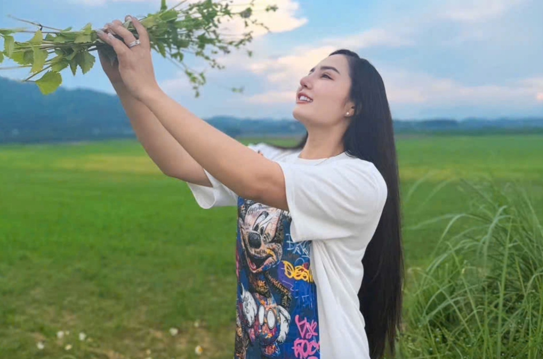 Trên trang cá nhân, nữ Thiếu tá cũng thường xuyên chia sẻ khoảnh khắc cuộc sống bình yên, giản dị.