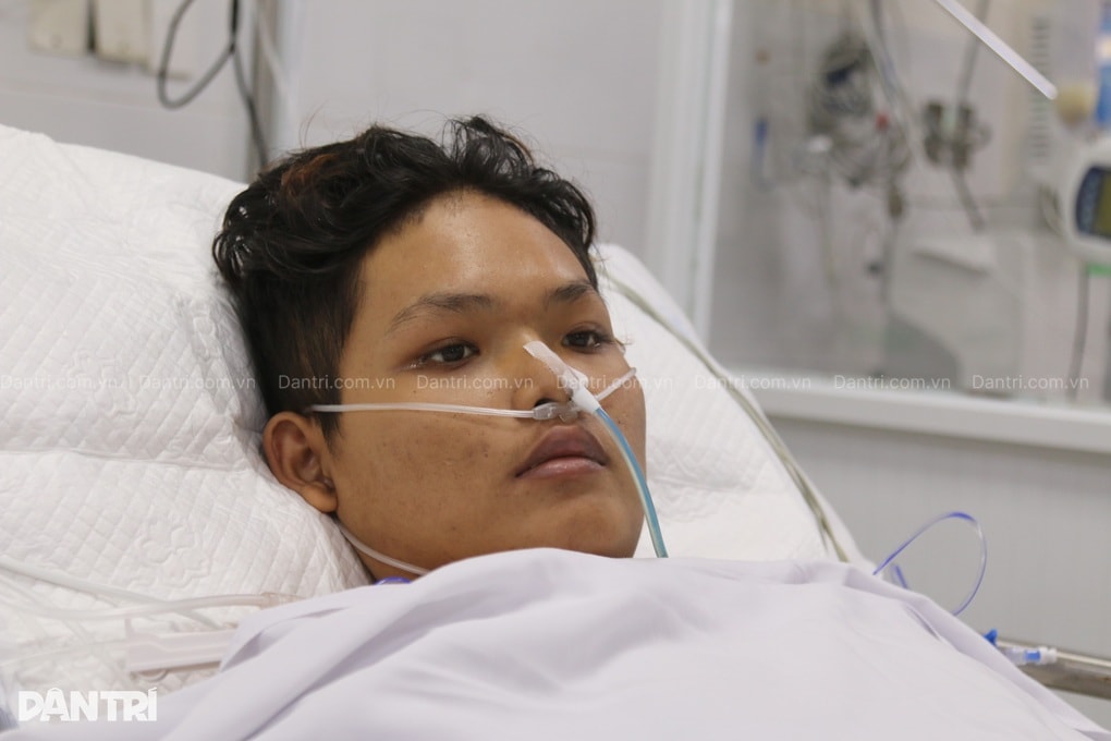 Bác sĩ kêu gọi cộng đồng cứu chàng trai nguy kịch vì sốt xuất huyết - 2
