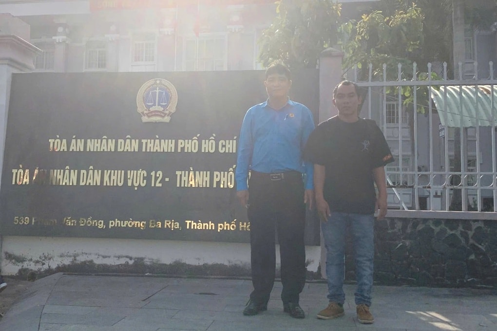 Bị thanh thép nóng đâm xuyên đùi, công nhận đòi bồi thường 200 triệu đồng - 1 Bị thanh thép nóng đâm xuyên đùi, công nhận đòi bồi thường 200 triệu đồng - 1
