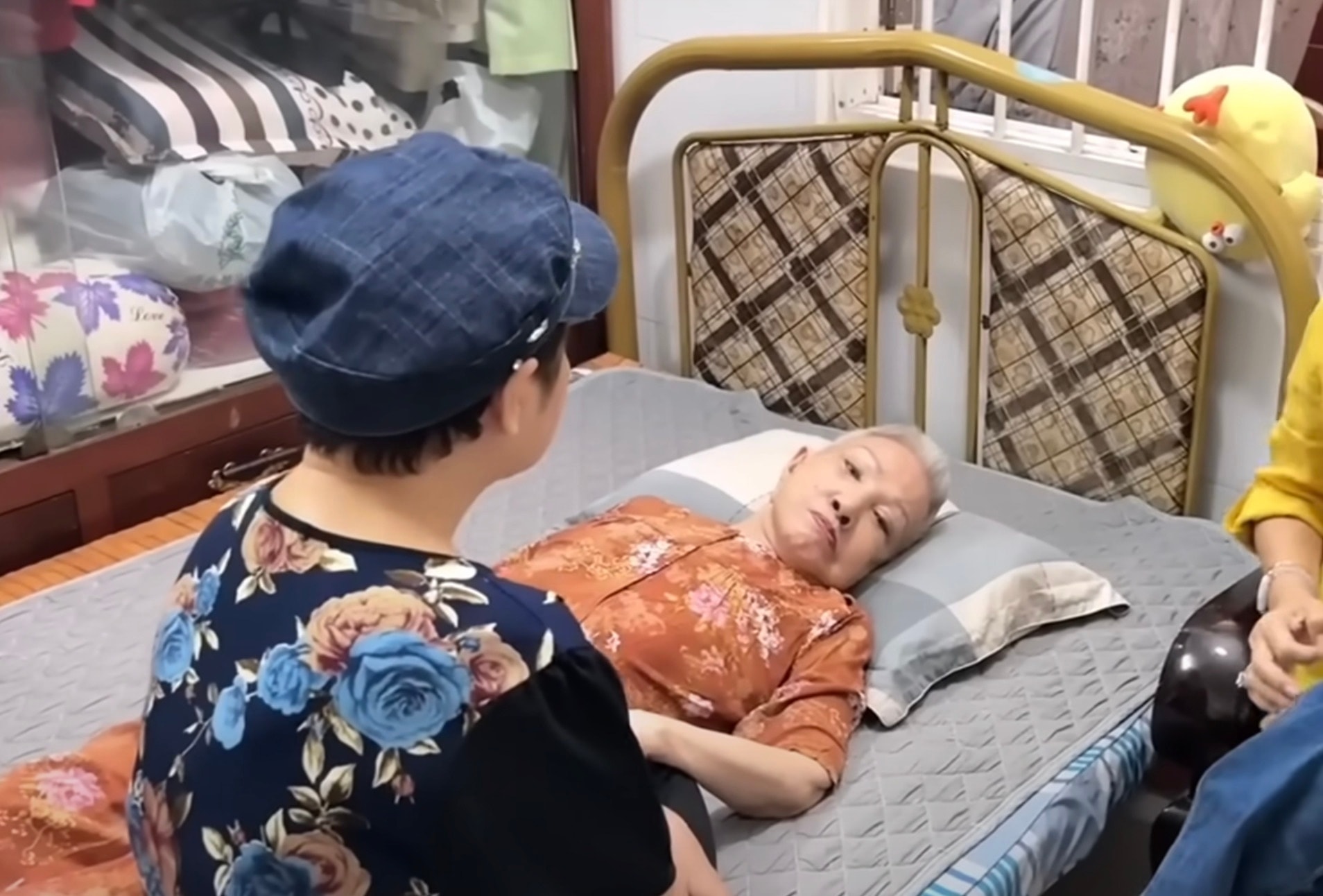 nghe si Hong Nga anh 1