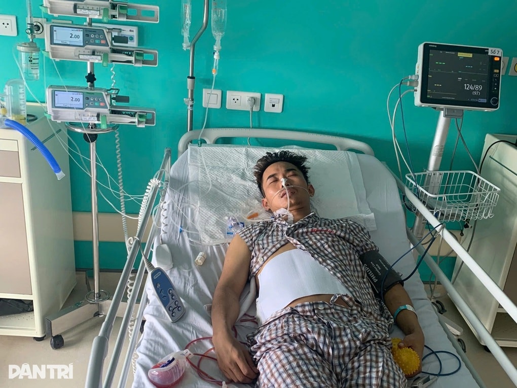 Bạn đọc Dân trí giúp đỡ gia đình “mẹ hiến gan cứu con” hơn 209 triệu đồng - 2