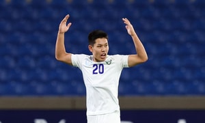 Nhận 2 thẻ đỏ vẫn thắng, bại tướng của U17 Việt Nam vô địch châu Á