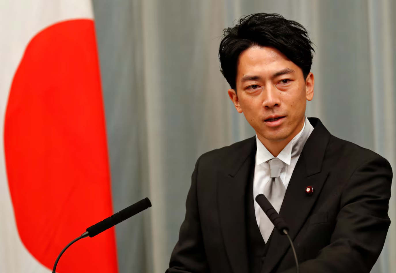 Ông Shinjiro Koizumi.