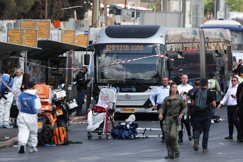 Tấn công khủng bố tại Jerusalem khiến hơn 20 người thương vong. (Ảnh: Reuters)