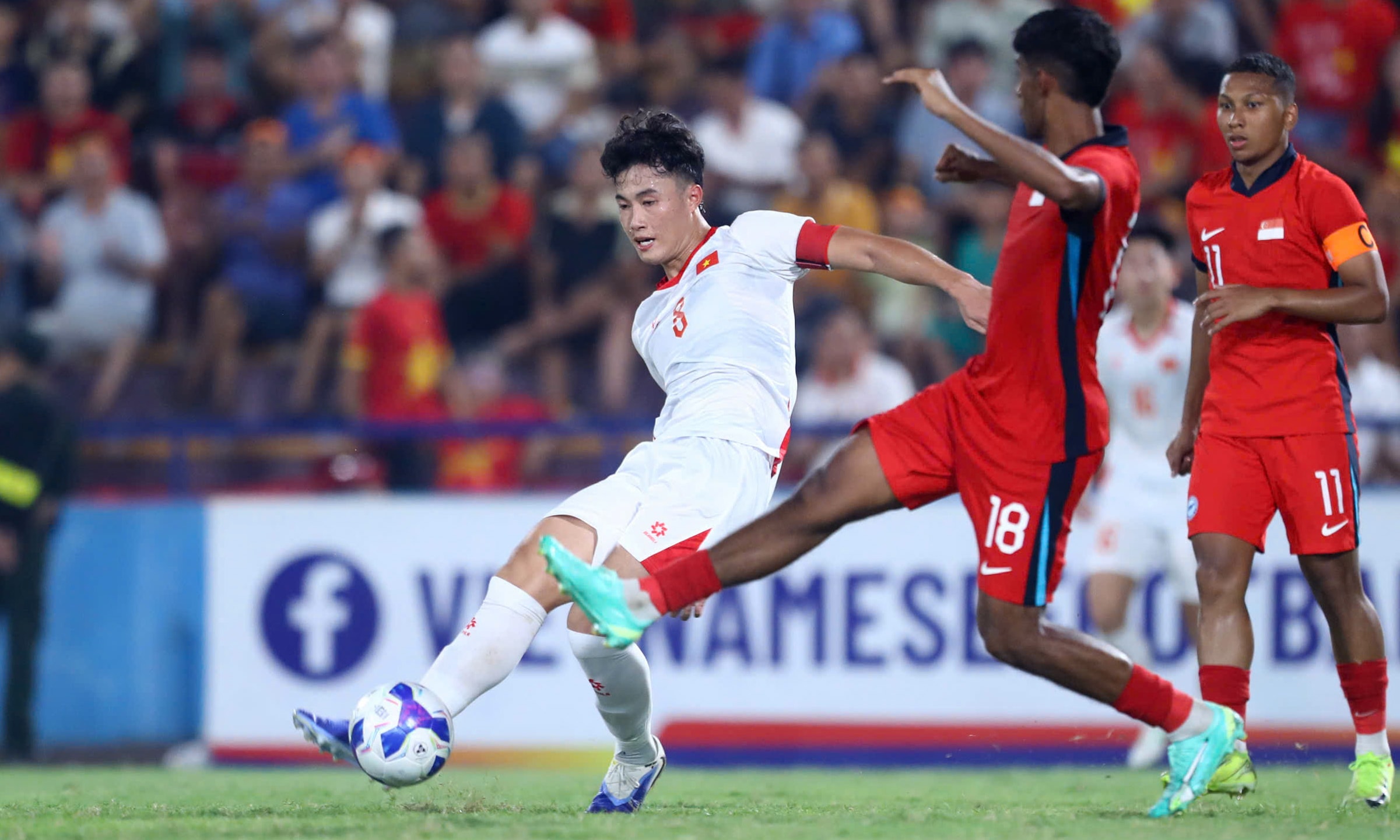 U23 Việt Nam tạm đứng đầu bảng C.