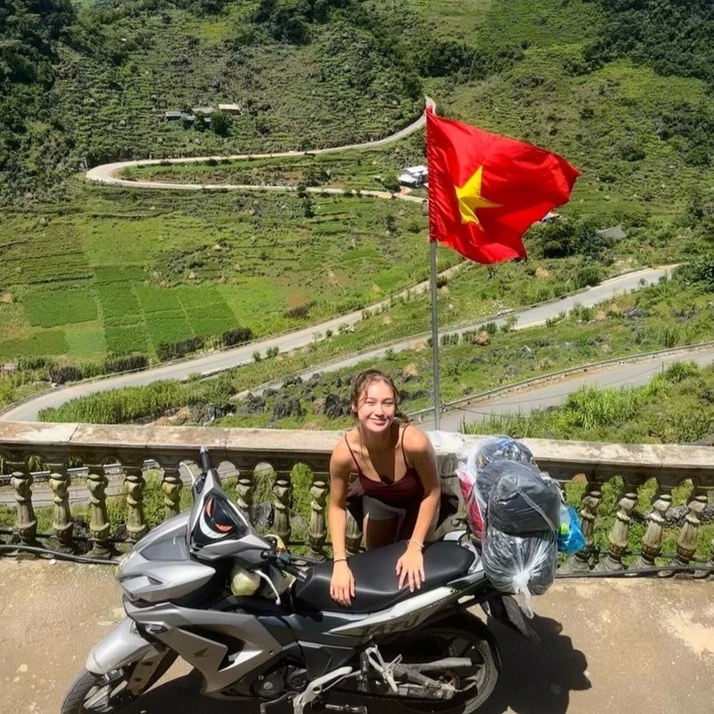 Khách Hàn Quốc ghé mua đồ ở Đà Nẵng, bất ngờ được chủ tiệm mời ăn cơm nhà - 2 Khách Hàn Quốc ghé mua đồ ở Đà Nẵng, bất ngờ được chủ tiệm mời ăn cơm nhà - 2