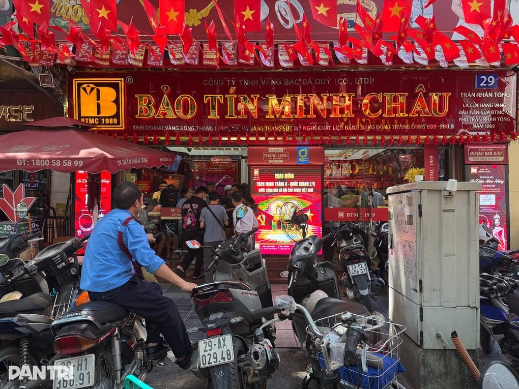 Cảnh báo việc đổ xô lên mạng mua vàng: Đừng ham lợi nhuận vì quá rủi ro - 3 Cảnh báo việc đổ xô lên mạng mua vàng: Đừng ham lợi nhuận vì quá rủi ro - 3