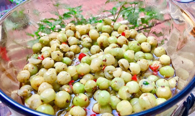 Loại quả dại xưa rụng đầy gốc, nhặt về chế biến kiểu này "hái ra tiền" nửa triệu/kg- Ảnh 4. Loại quả dại xưa rụng đầy gốc, nhặt về chế biến kiểu này "hái ra tiền" nửa triệu/kg- Ảnh 4.