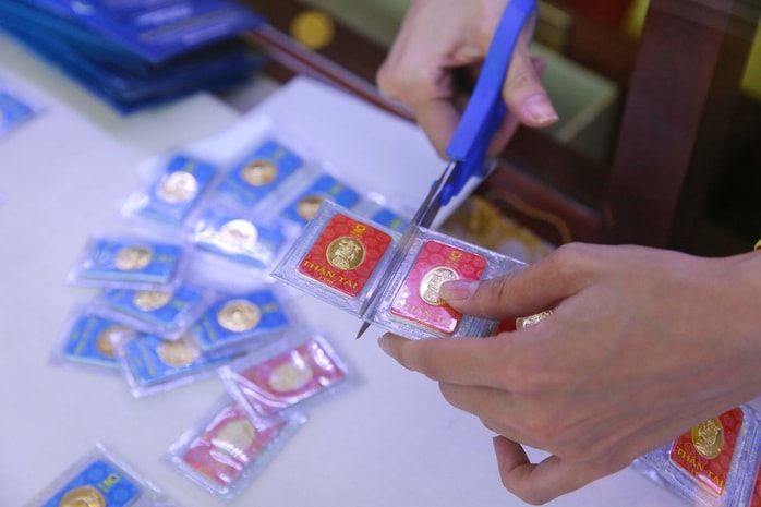 Giá vàng miếng neo ở mức cao, Ngân hàng Nhà nước nghiêm cấm đầu cơ, làm giá, trục lợi - Ảnh 2.