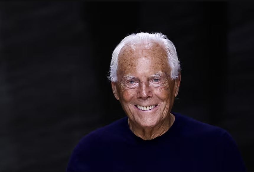 Hàng nghìn người tiếc thương 'ông vua thời trang Italy' Giorgio Armani- Ảnh 1.