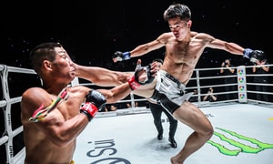 Cao thủ vô địch thế giới tung cú đá 10.000 USD, võ sĩ muay Thái nằm bất động