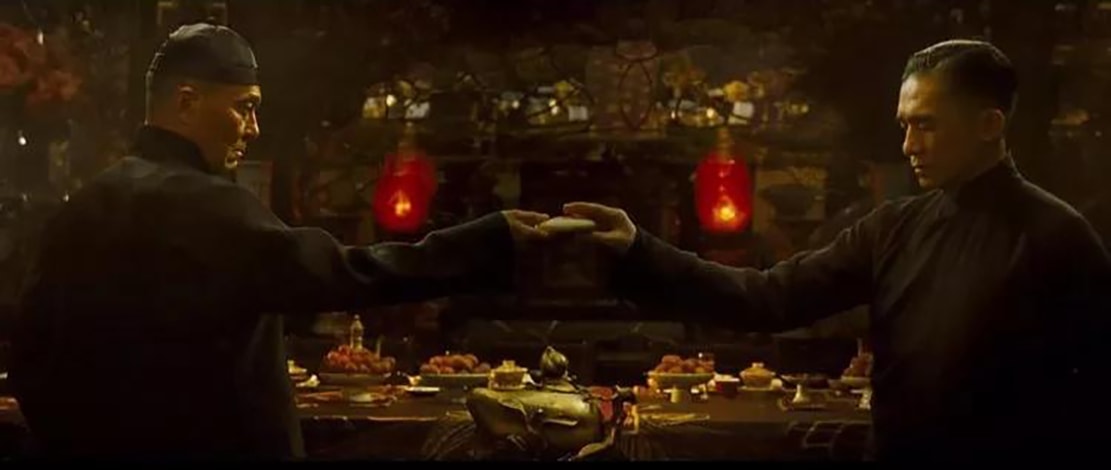 Cảnh giao đấu giữa Cung Bảo Sâm và Diệp Vấn trong phim Nhất Đại Tông Sư