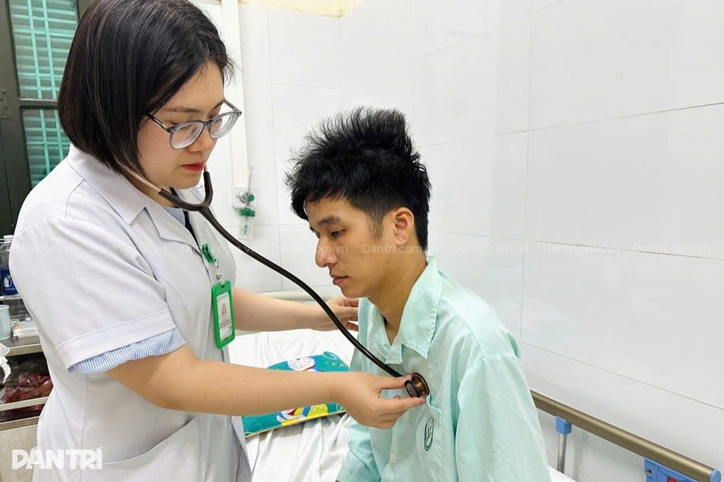 Nam sinh sư phạm cần mổ tim gấp, mẹ góa bất lực khẩn cầu giúp đỡ - 1 Nam sinh sư phạm cần mổ tim gấp, mẹ góa bất lực khẩn cầu giúp đỡ - 1