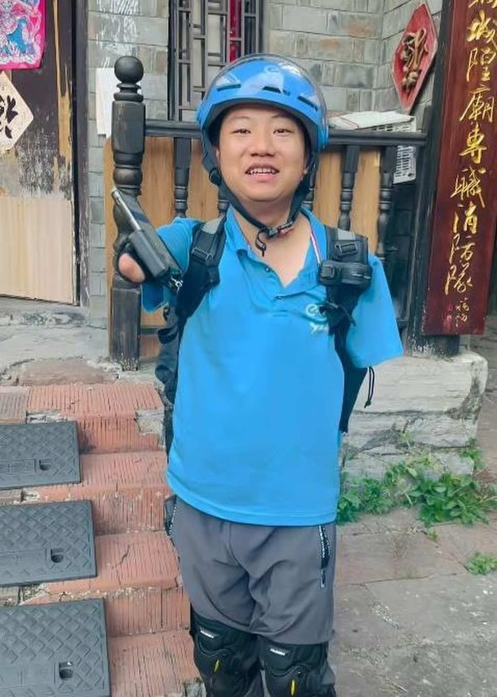 Nam tài xế không tay, làm 2 nghề cùng lúc để nuôi gia đình - 2