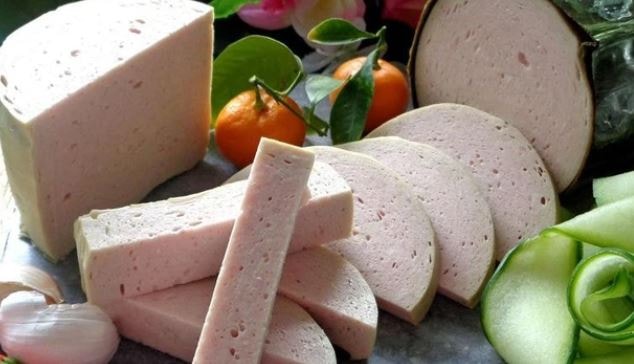 Mẹo nhận biết giò, chả chứa hàn the nhờ loại củ có sẵn trong gian bếp - Ảnh 2.