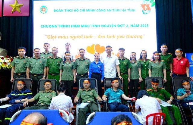 Hà Tĩnh: Hàng trăm cán bộ chiến sĩ Công an tham gia hiến máu tình nguyện- Ảnh 1.