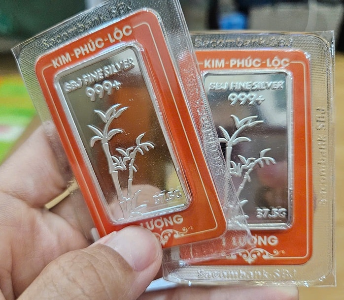 Chiều 9-9, giá vàng vẫn duy trì ở mức cao, giá bạc gây bất ngờ- Ảnh 1. Chiều 9-9, giá vàng vẫn duy trì ở mức cao, giá bạc gây bất ngờ- Ảnh 1.