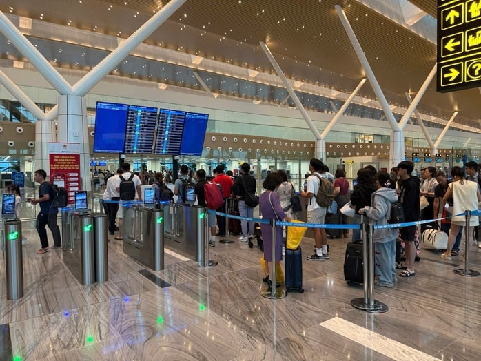 Hàng triệu vé máy bay Tết mở bán sớm trước 5 tháng, khách vẫn ngóng giá rẻ- Ảnh 2. Hàng triệu vé máy bay Tết mở bán sớm trước 5 tháng, khách vẫn ngóng giá rẻ- Ảnh 2.