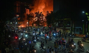 Indonesia triển khai xe bọc thép tới tòa nhà quốc hội, cảnh báo người biểu tình
