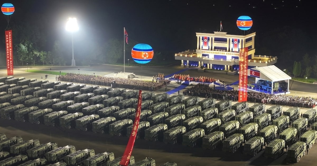 Bệ phóng KN-24 tại lễ bàn giao. (Ảnh: Reuters)