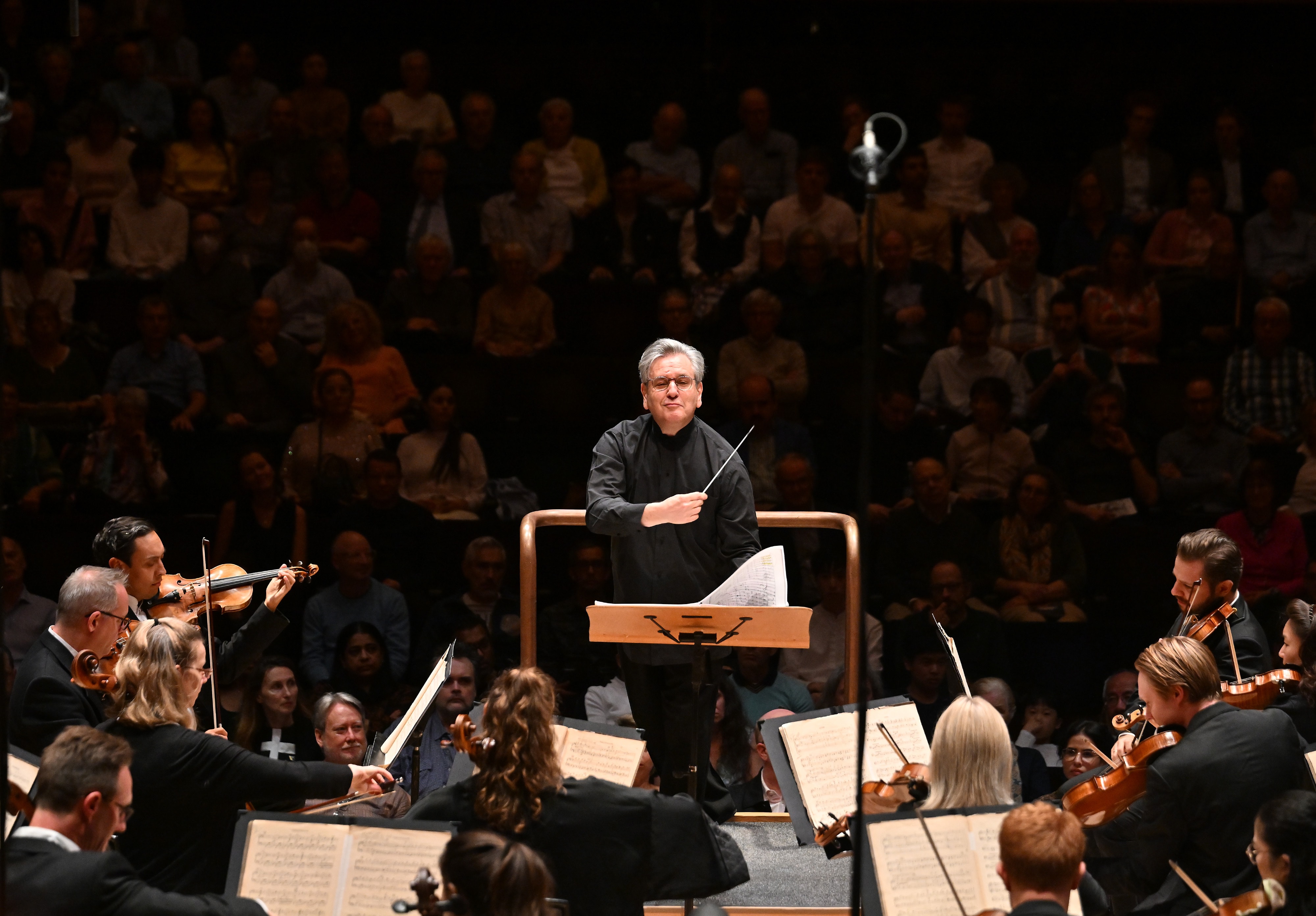 Dàn nhạc giao hưởng London Symphony Orchestra và nhạc trưởng Sir Antonio Pappano hứa hẹn mang đến những khoảnh khắc thăng hoa tại Nhà hát Hồ Gươm. (Ảnh: Mark Allan)