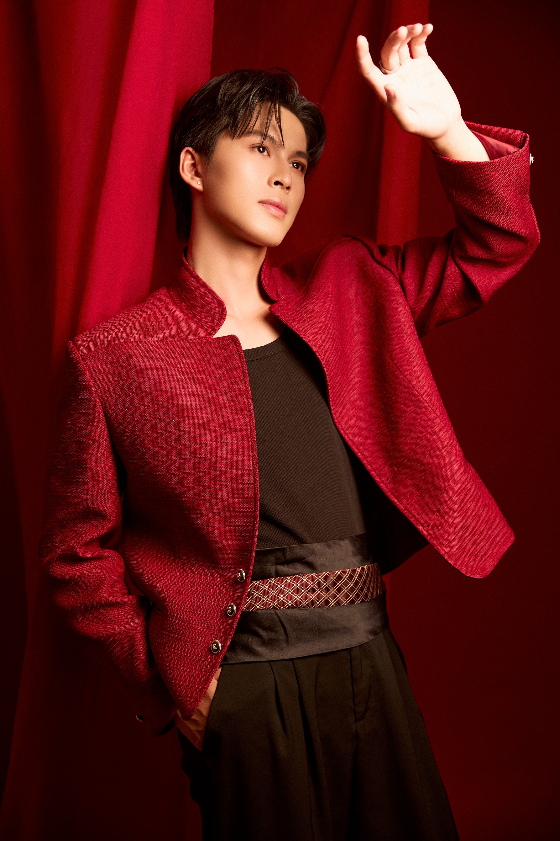 Nói về việc cân bằng giữa học tập và nghệ thuật, Anh Tuấn tâm sự: “Tôi luôn lập kế hoạch cụ thể cho bản thân trong từng thời điểm để cân đối thời gian, vừa đảm bảo việc học tập trên giảng đường, vừa có thể theo đuổi con đường nghệ thuật. Tôi tin rằng, với sự cố gắng hết mình, bản thân sẽ đạt được những mục tiêu xa hơn nữa”.