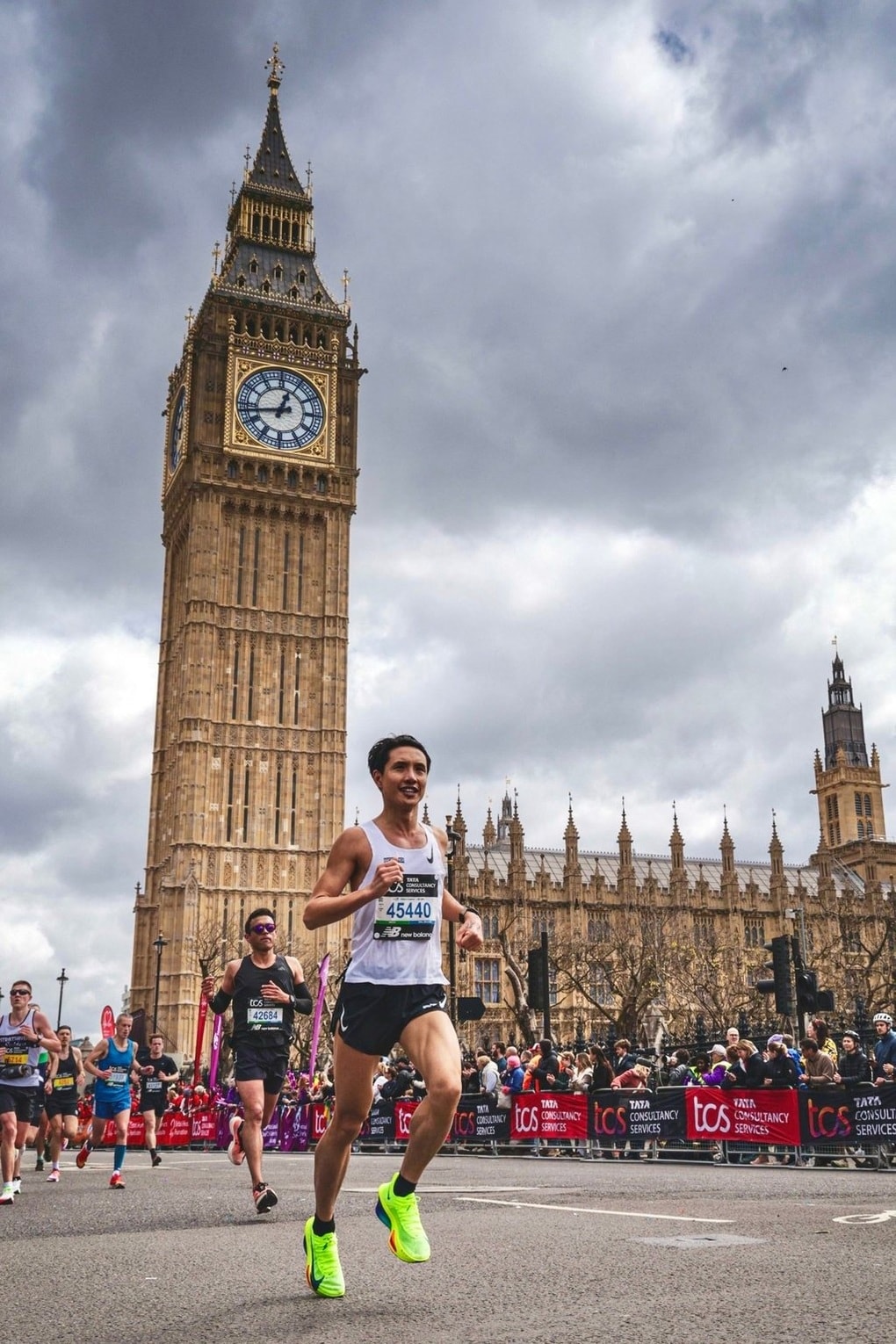 Nhân viên chuyên ngủ nướng rồi chạy hết tốc lực đi làm lập kỳ tích marathon - 2