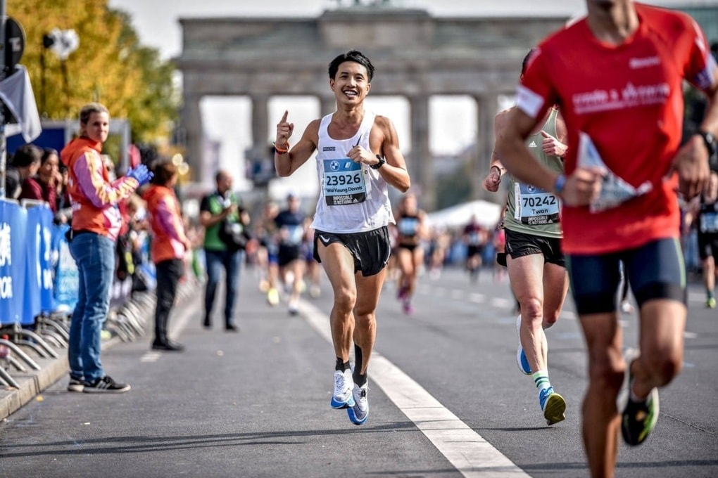 Nhân viên chuyên ngủ nướng rồi chạy hết tốc lực đi làm lập kỳ tích marathon - 1