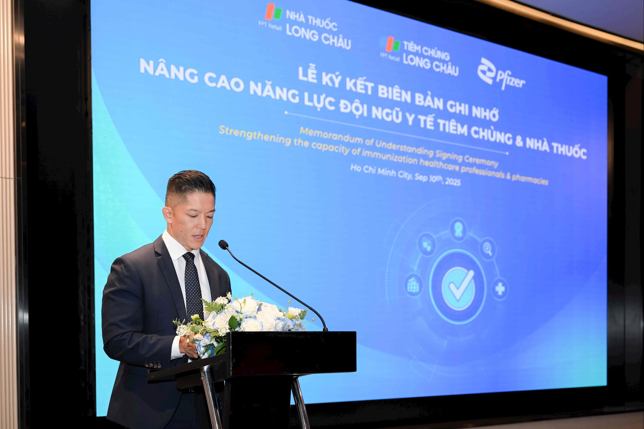 Ông Darrell Oh, Tổng Giám đốc Pfizer Việt Nam chia sẻ tại buổi lễ