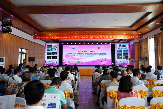 Trao giải và khai mạc Liên hoan Ảnh Nghệ thuật Bắc Trung Bộ lần thứ 31- Ảnh 1.