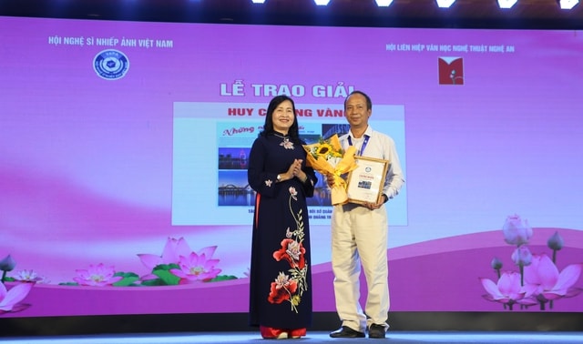 Trao giải và khai mạc Liên hoan Ảnh Nghệ thuật Bắc Trung Bộ lần thứ 31- Ảnh 3.