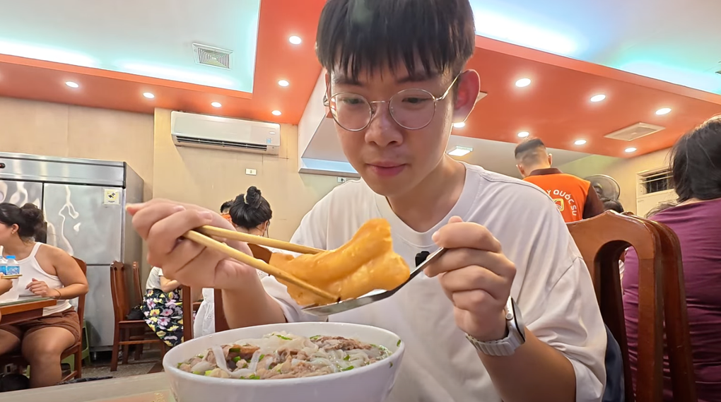 4 ngày thử 10 quán phở Hà Nội, khách Đài Loan đổ vì bát phở 50.000 đồng - 1