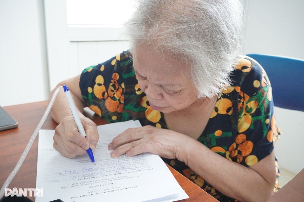 Người từ 75 tuổi không có lương hưu được cấp bảo hiểm y tế miễn phí - 1