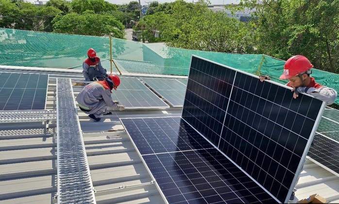 EVN đề xuất xử phạt Việc lắp điện mặt trời mái nhà không đăng ký - Ảnh 1.