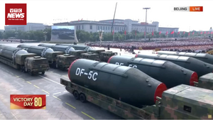 Sức mạnh tên lửa hạt nhân Đông Phong gây 'sốt' tại lễ duyệt binh Trung Quốc