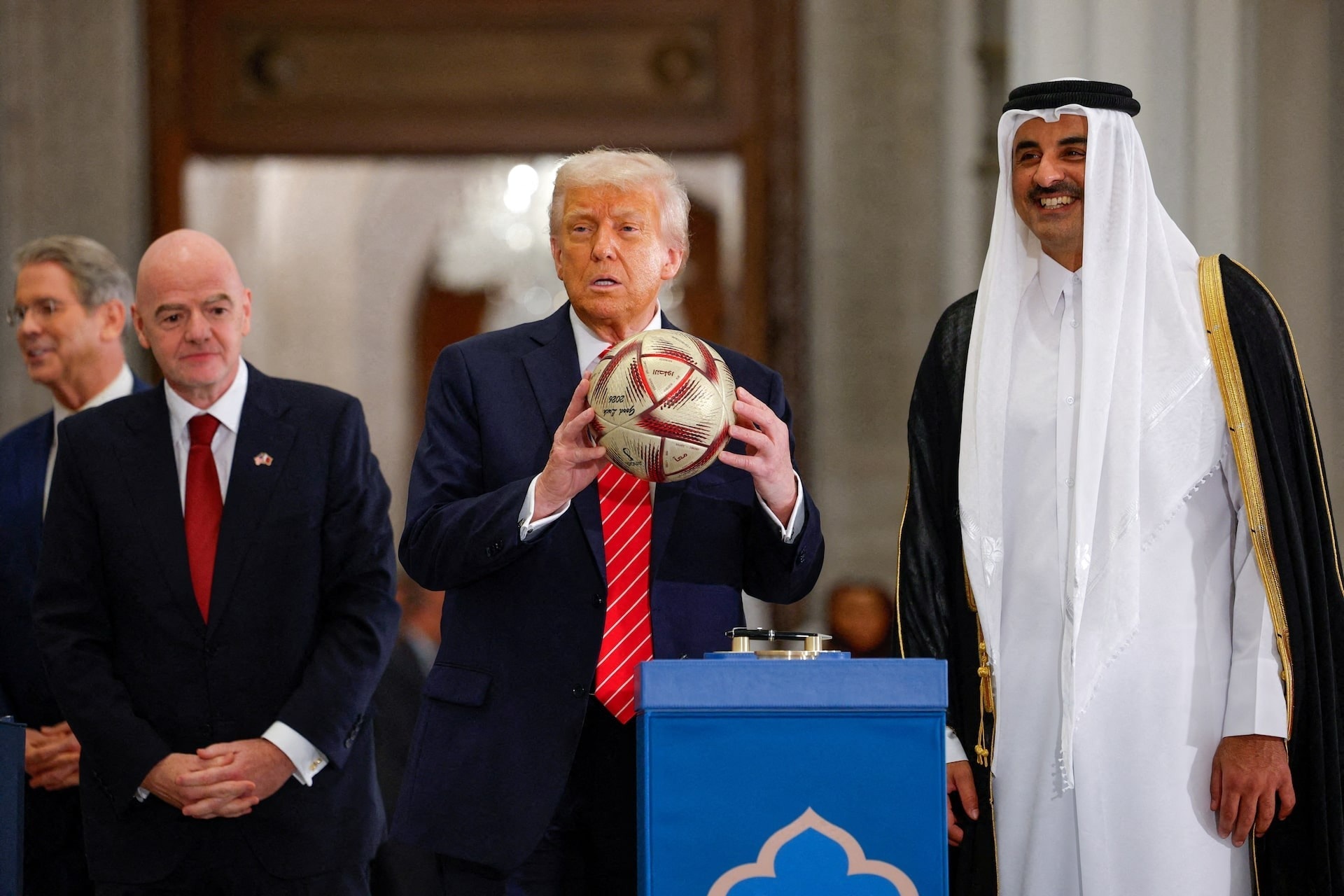 Ông Trump đến thăm Qatar. (Ảnh: Reuters)
