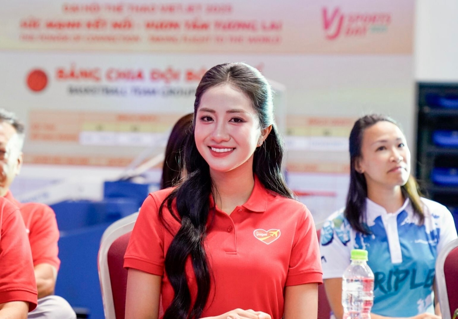 Gần 600 'chiến binh bầu trời' Vietjet tranh tài thể thao vì môi trường biển - 3
