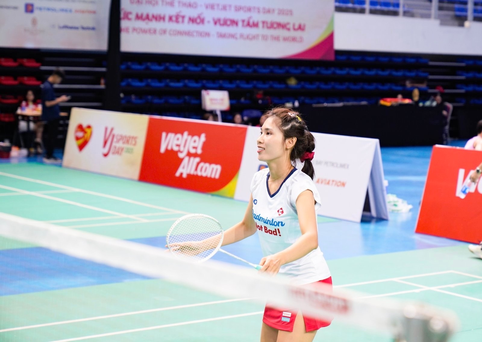 Gần 600 'chiến binh bầu trời' Vietjet tranh tài thể thao vì môi trường biển - 6