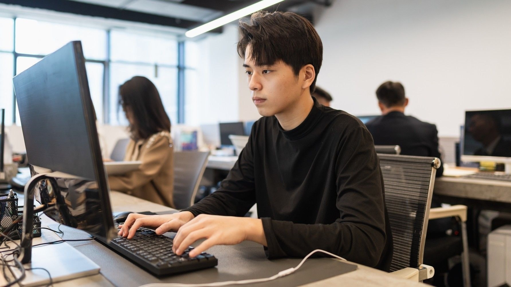 Người trẻ giả vờ đi làm dù đang thất nghiệp - 1