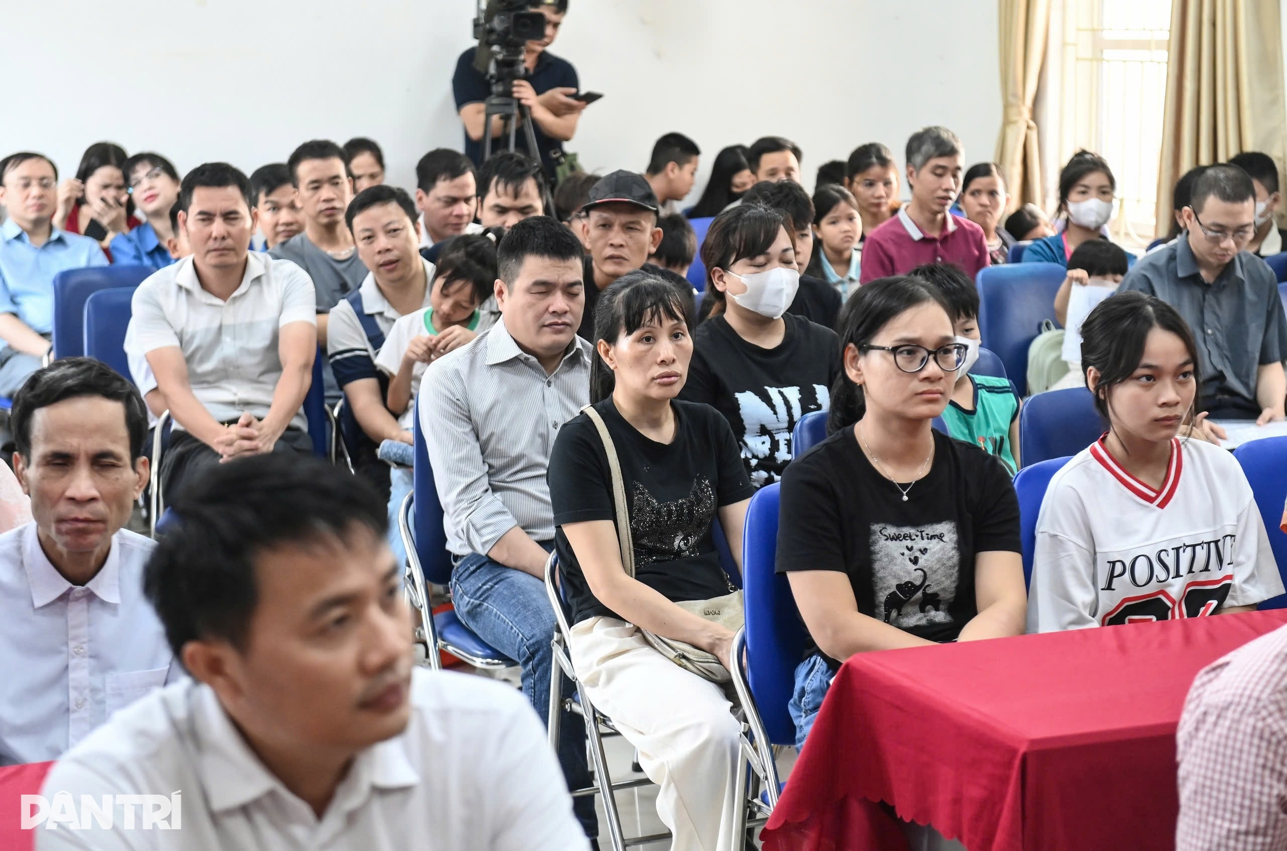Trao 336 thẻ Bảo hiểm y tế, giúp học sinh khó khăn ở Hà Nội an tâm học tập - 3