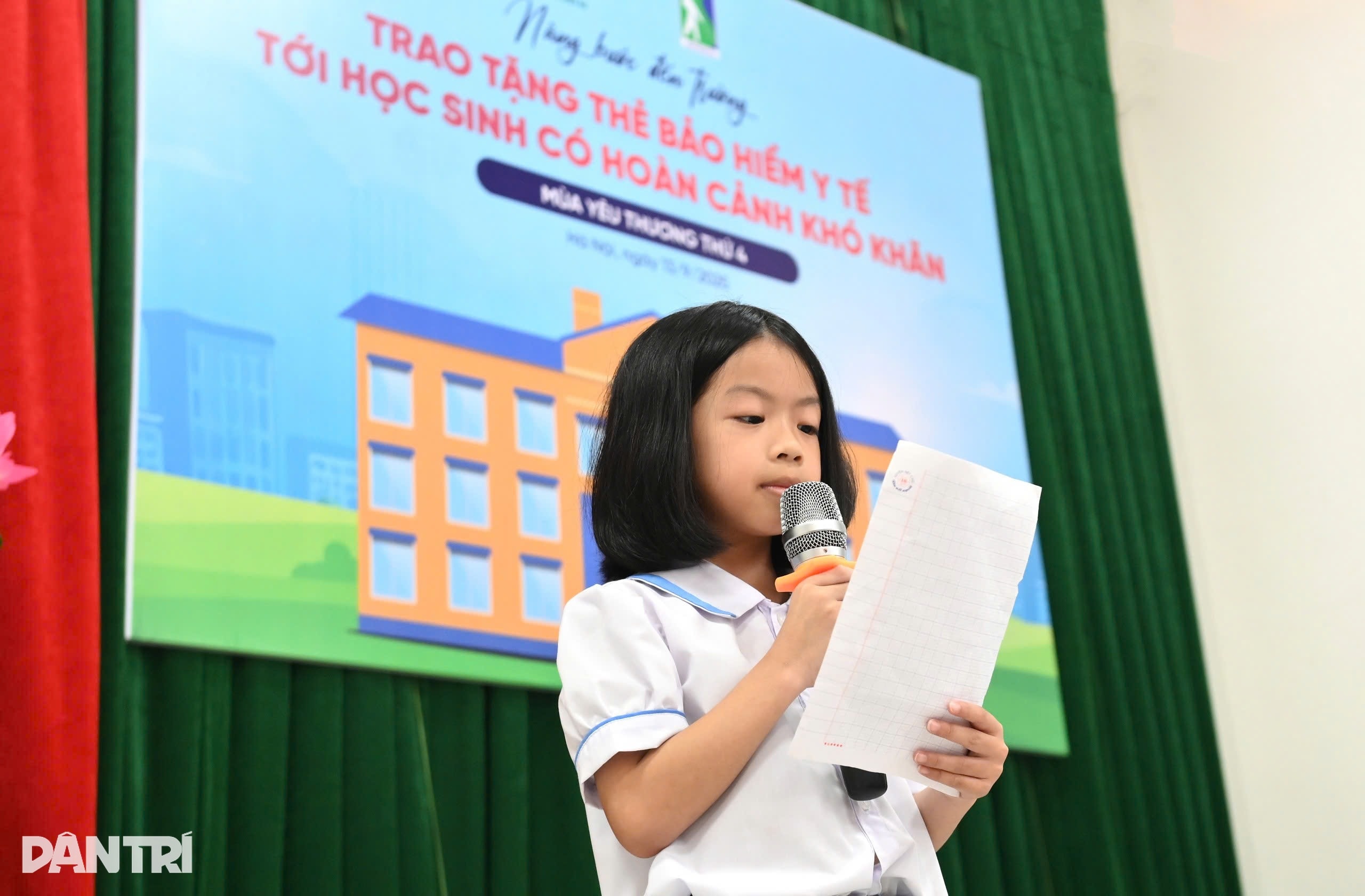 Trao 336 thẻ Bảo hiểm y tế, giúp học sinh khó khăn ở Hà Nội an tâm học tập - 6
