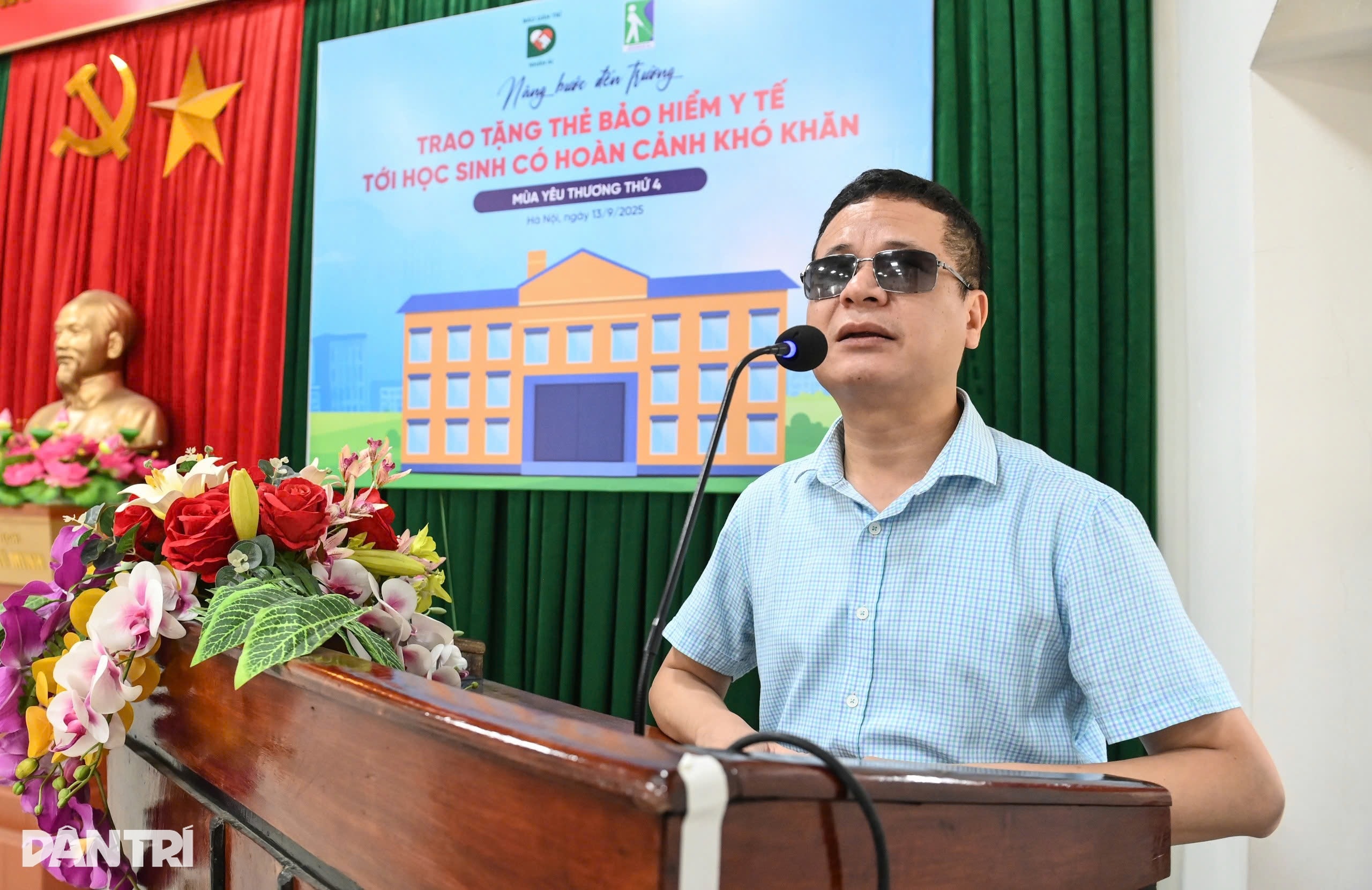 Trao 336 thẻ Bảo hiểm y tế, giúp học sinh khó khăn ở Hà Nội an tâm học tập - 4