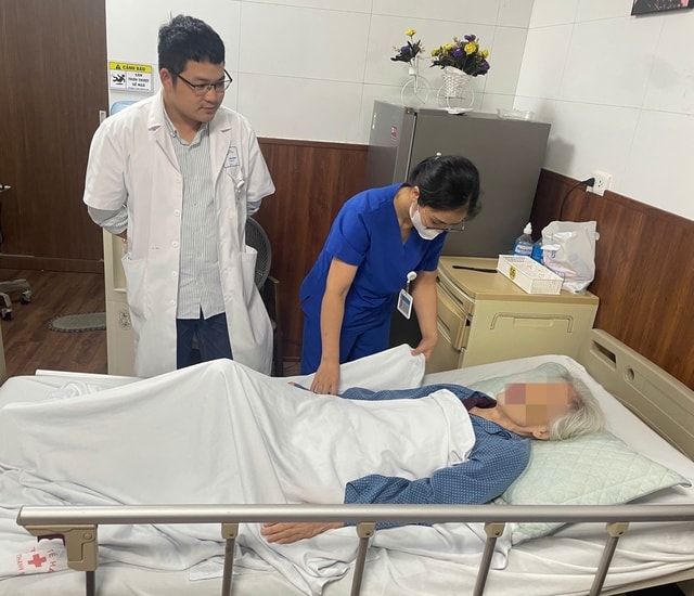 Suýt mất bàn chân vì một vết xước nhỏ- Ảnh 1. Suýt mất bàn chân vì một vết xước nhỏ- Ảnh 1.