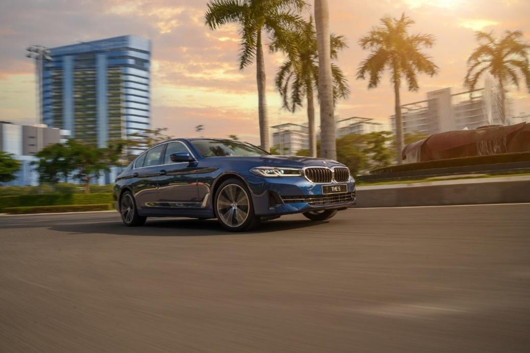 Cơ hội trúng BMW 5 Series cùng ưu đãi lên đến 700 triệu đồng- Ảnh 1.