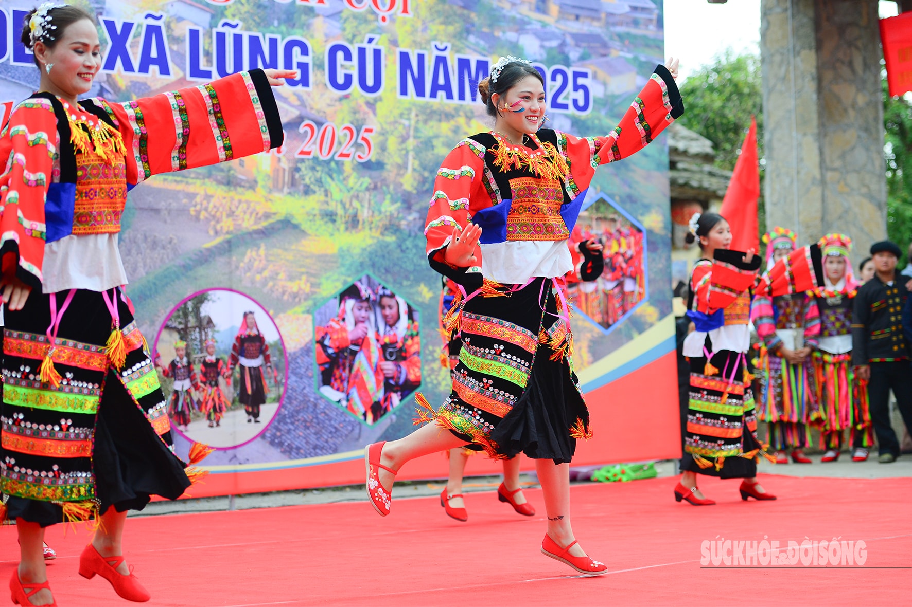 Vẻ đẹp sơn cước của cô gái Lô Lô khoe sắc trong ngày hội- Ảnh 8.