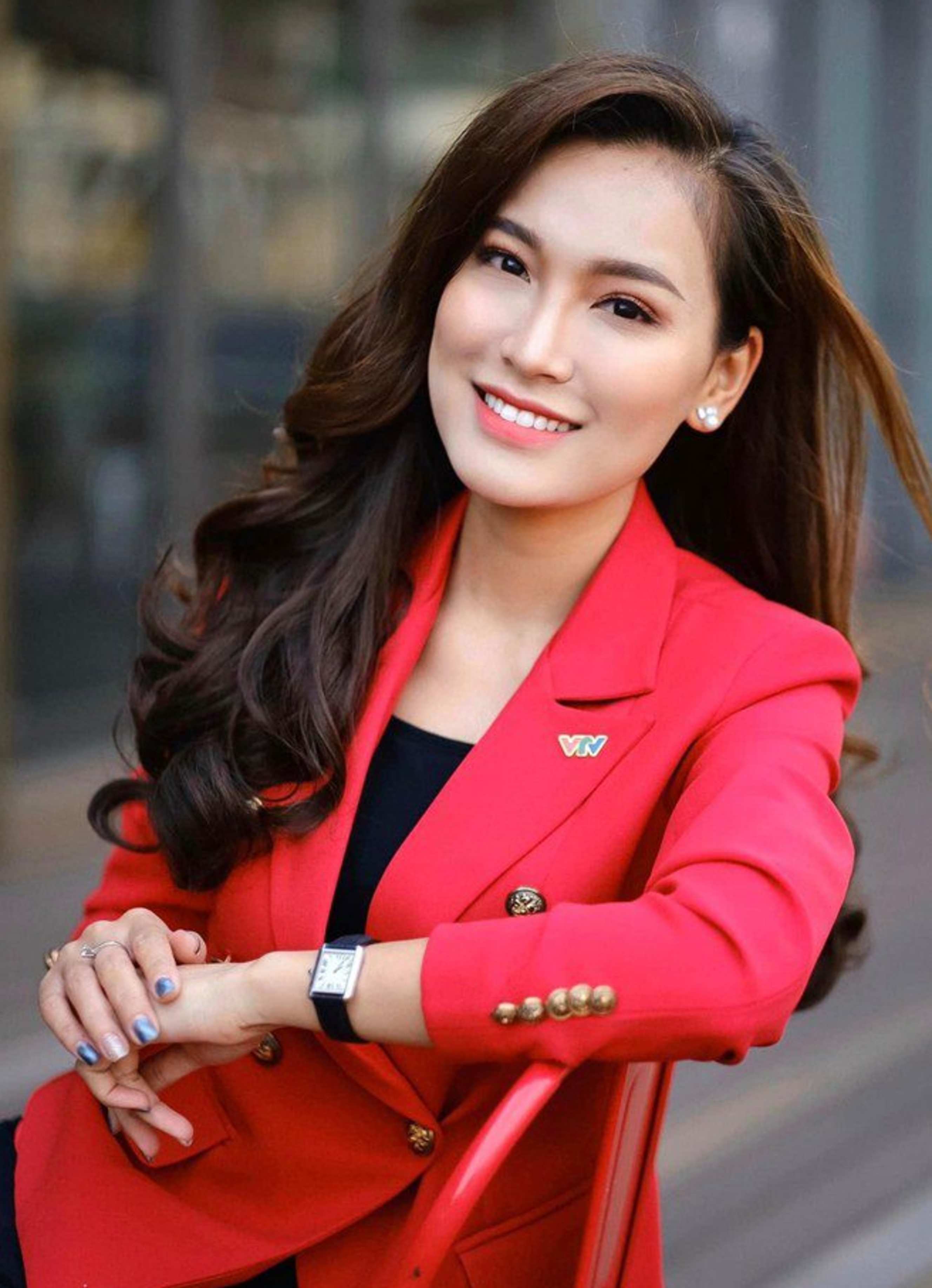 BTV Linh Thuỷ sở hữu học vấn ấn tượng khi từng đạt giải Nhì Văn quốc gia, thủ khoa Thạc sĩ Điều hành cao cấp EMBA của Đại học Ngoại thương.